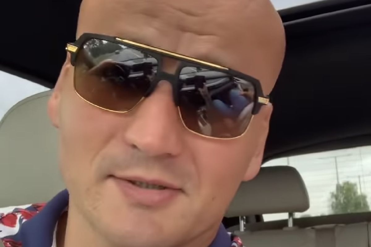 Artur Szpilka wywołał kontrowersje. Pokazał, jak się bawi w kościele