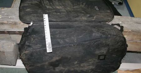 Makabryczne odkrycie obok placu zabaw w Niemczech. Ciało kobiety w walizce