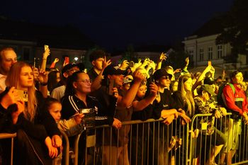 Święta Kielc i wielki koncert na zakończenie. Grubson, Jarecki i Sanepid Band rozgrzali publikę kieleckiego Rynku