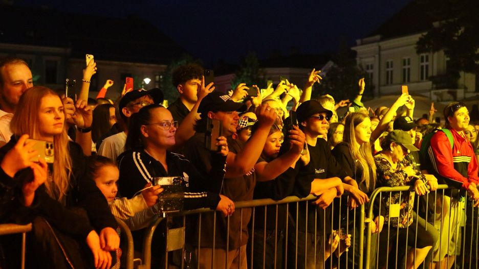 Wielkie emocje podczas koncertu Grubsona na kieleckim Rynku 
