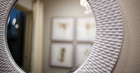 Jak zabezpieczyć lustro w domu? W ten sposób unikniesz nieszczęścia