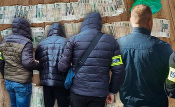 Dwaj lekarze i pielęgniarz w rękach policji. Tak działali