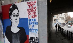 Serbowie opłakują Darię Duginę. Mural w Belgradzie, nagłówki w Moskwie