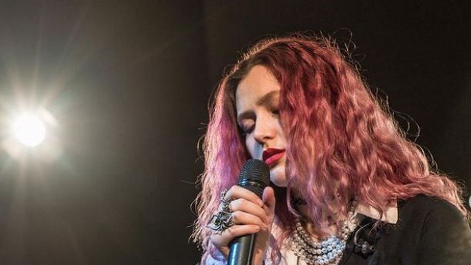 Karin Ann wystąpiła na żywo w "Pytaniu na śniadanie" z tęczową flagą