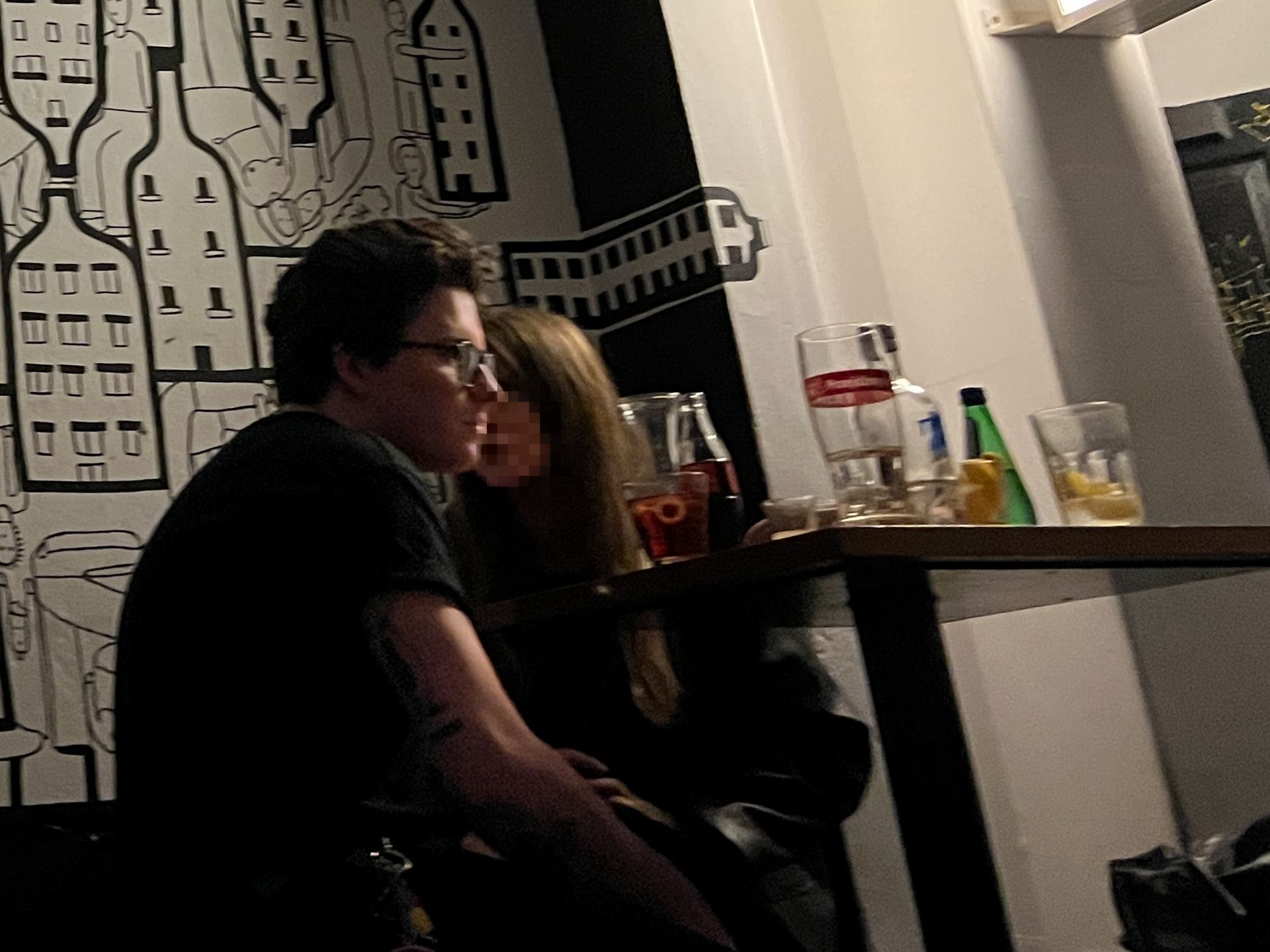 Kuba Karaś LECZY SMUTKI po rozstaniu z Jessicą Mercedes, balując z koleżankami na Zbawixie