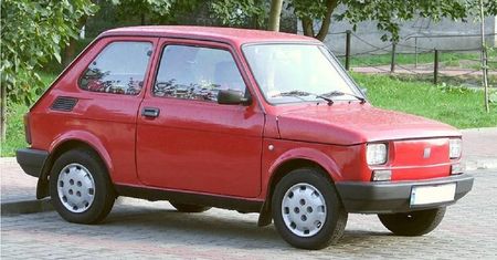 Pamiętasz Fiata 126p z czasów PRL? Wynik 14/14 osiągną tylko eksperci