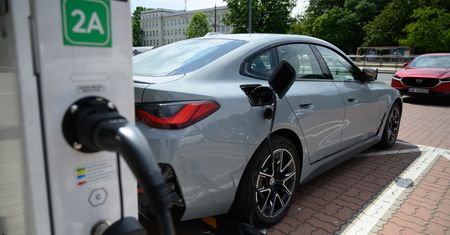 Wzrost o ponad 100 proc. Polacy kupują auta elektryczne