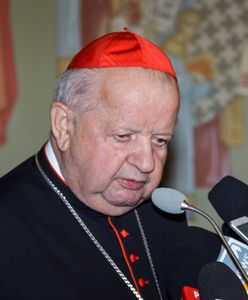 Echa "Don Stanislao". Coraz więcej osób mówi o niejasnych działaniach Dziwisza