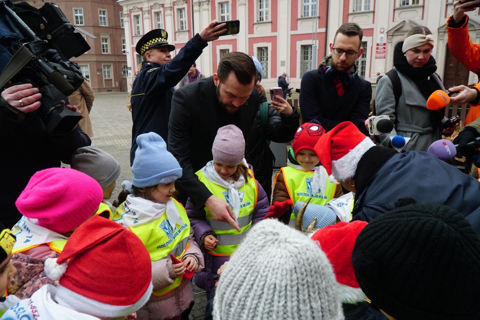 Koziołki są ubierane od 2004 roku. W tym roku ubierały je dzieci z Przedszkola nr 74 im. Misia Uszatka w Poznaniu.