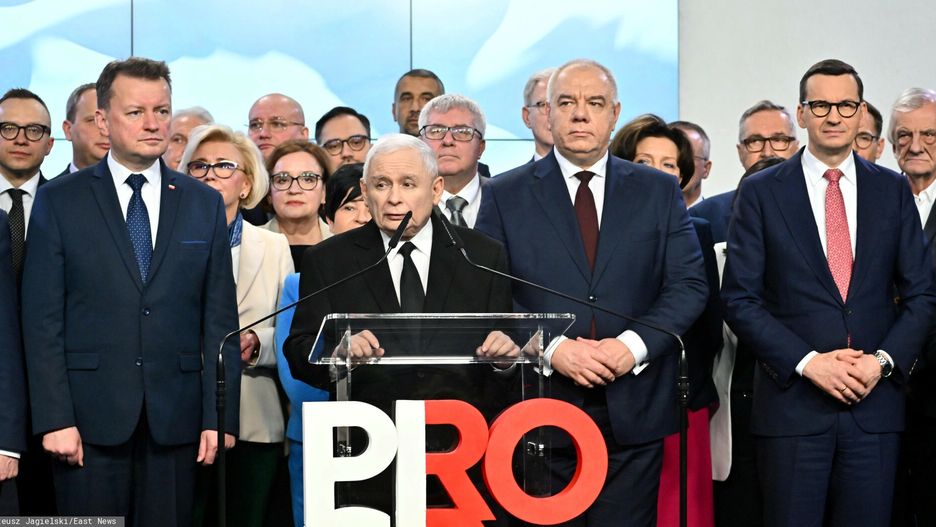 O?wiadczenie prezesa PiS Jaros?awa Kaczy?skiego
Fot. Mateusz Jagielski/East News, Warszawa, 10.03.2023. Oswiadczenie prezesa PiS Jaros?awa Kaczynskiego w siedzibie partii przy Nowogrodzkiej. N/z Mariusz Blaszczak, Jaroslaw Kaczynski,  Jacek Sasin, Mateusz Morawiecki, Ryszard Terlecki.
Mateusz Jagielski