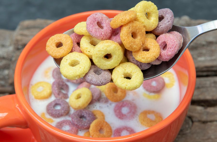 Be cautious about your breakfast. Cereals, fruit yogurts and natural juices contain a lot of sugar, warn nutritionists