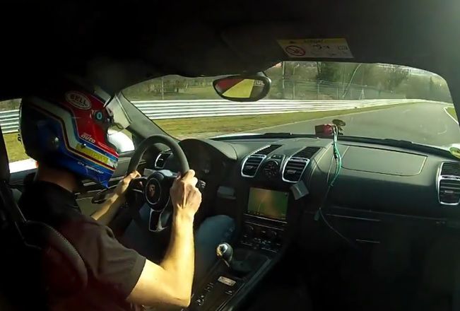 Porsche Cayman GT4 na torze Nürburgring Nordschleife