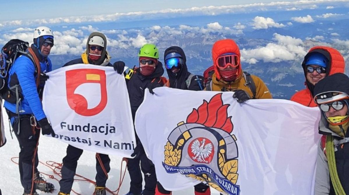 Strażacy z Tarnowa zdobyli Mont Blanc. Wsparli tym charytatywną akcję