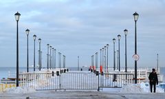 Gęsta mgła i silny mróz. Prognoza pogody z alertami dla wielu regionów