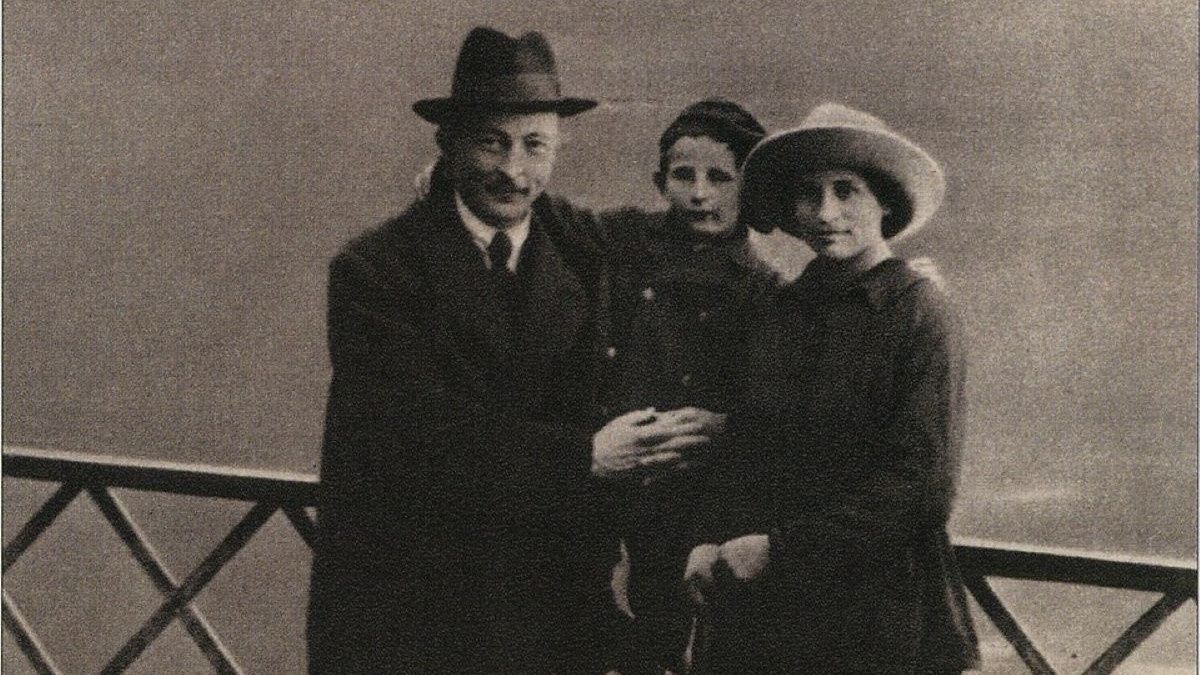 Zofia Dzierżyńska z mężem i synem