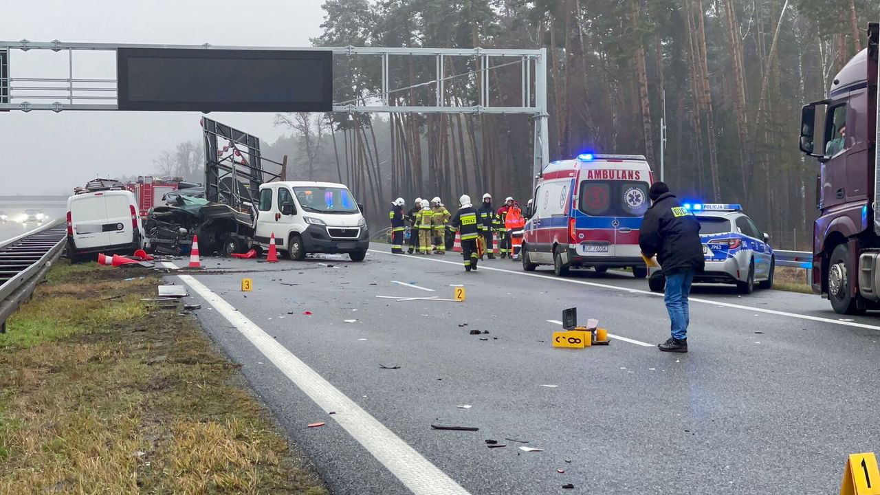 Wypadek na A4. Dwie osoby nie żyją, sześć jest rannych