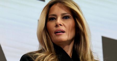 Pojawiła się na premierze "Melanii". Tak zachowywał się jej mąż