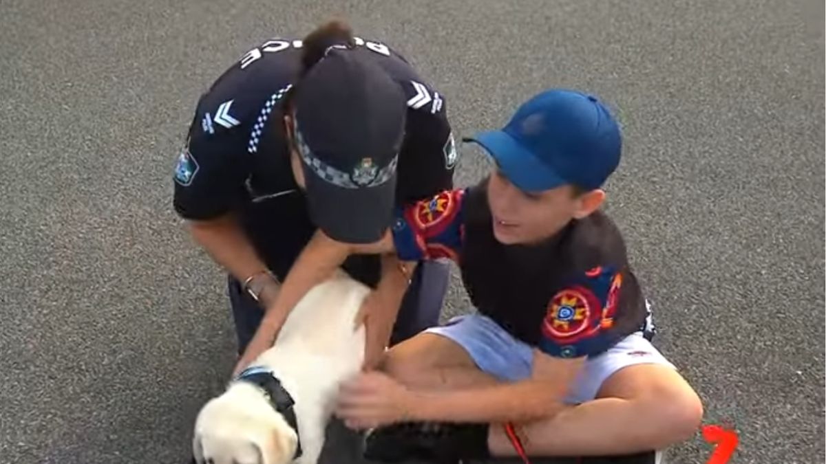 Chłopak otrzymał od policjantów niezwykły prezent  