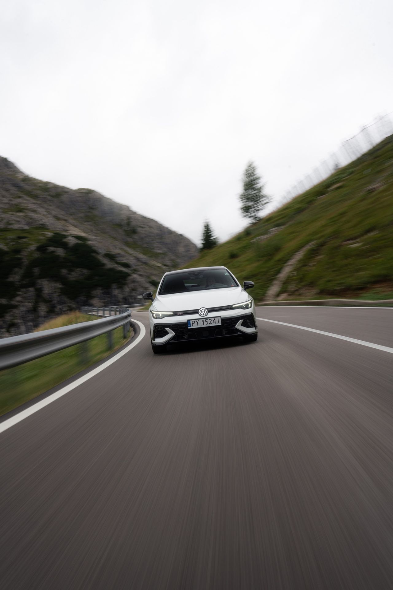 Gran turismo: Volkswagen Golf GTI Clubsport i R w Alpach