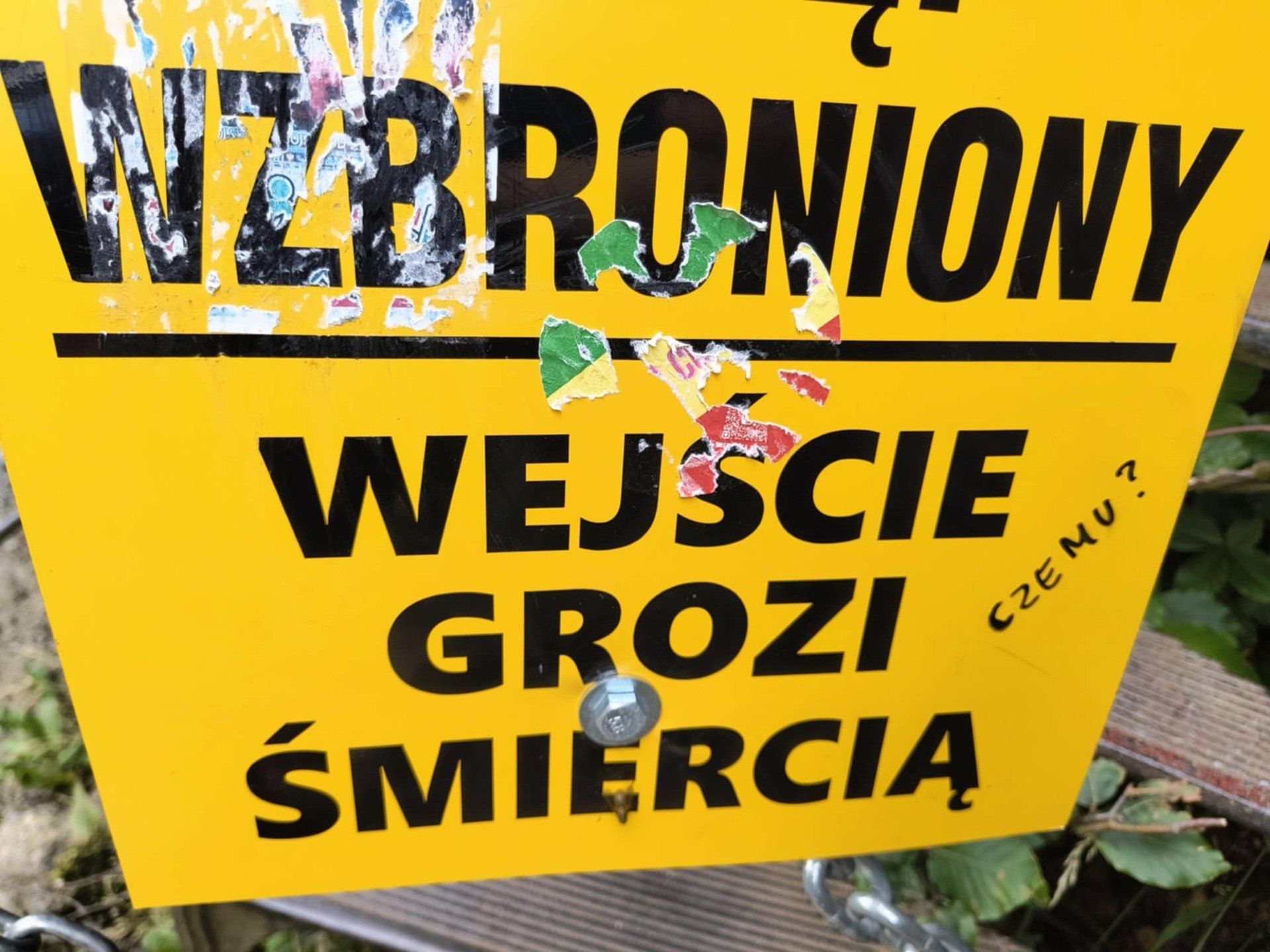 Zamknięte wejście na platformę widokową na Sokoliku Dużym.