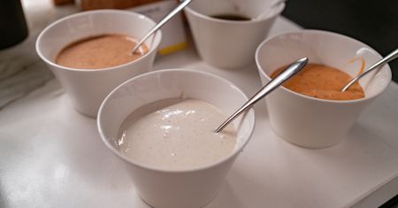Rujnuje właściwości potraw. Krótka droga to otyłości i cukrzycy