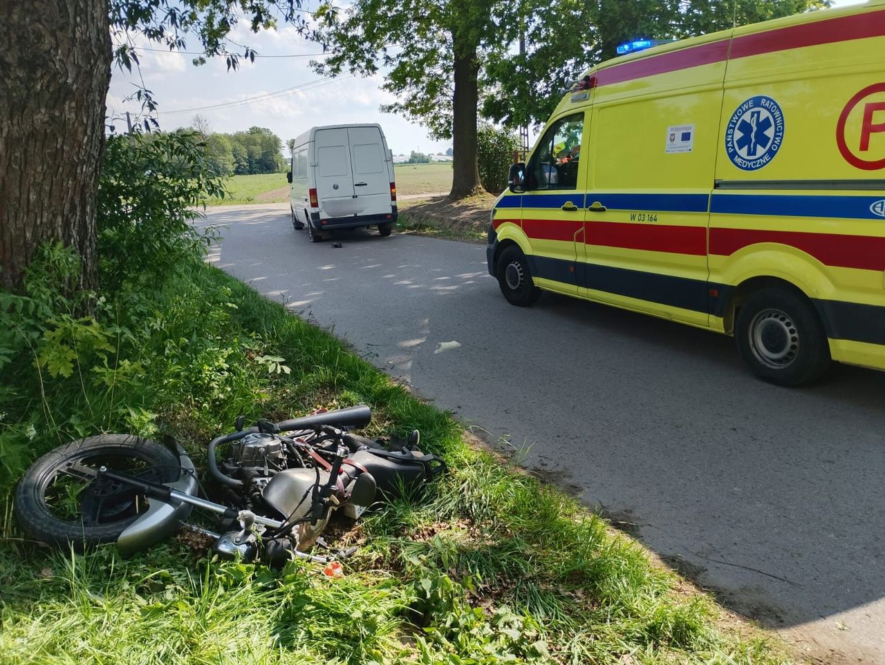 Zderzenie busa z motocyklem w gminie Czerwińsk nad Wisłą. Lądował śmigłowiec LPR!