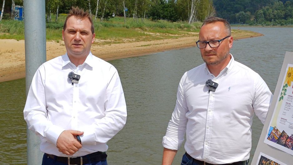 Gmina Brody rozszerza zakres opieki społecznej. Na zdjęciu: kierownik GOPS w Brodach Piotr Ambroszczyk i wójt gminy Brody Ernest Kumek.