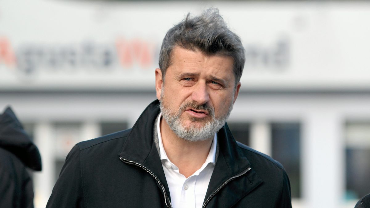 Zjednoczona Lewica przed fabryka PZL Swidnik Agusta Westland
16.10.2015 Swidnik . Janusz Palikot podczas konferencji Zjednoczonej Lewicy przed fabryka PZL Swidnik Agusta Westland .
Fot. Jakub Orzechowski / Agencja Wyborcza.pl
Fot. Jakub Orzechowski / Agencja Wyborcza.pl
zjednoczona lewica, pzl swidnik, agusta westland, przetarg, przetarg na smilowce, fabryka smiglowcow, konferencja prasowa, palikot, janusz palikot, posel, polityk, polityka, /FR/