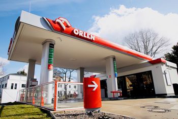 Zarobki kasjerów na Orlenie. Tyle dostają "na rękę"