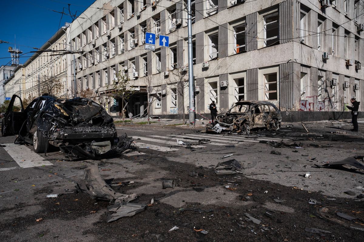 Zniszczenia po ataku rakietowym na Ukrainę 