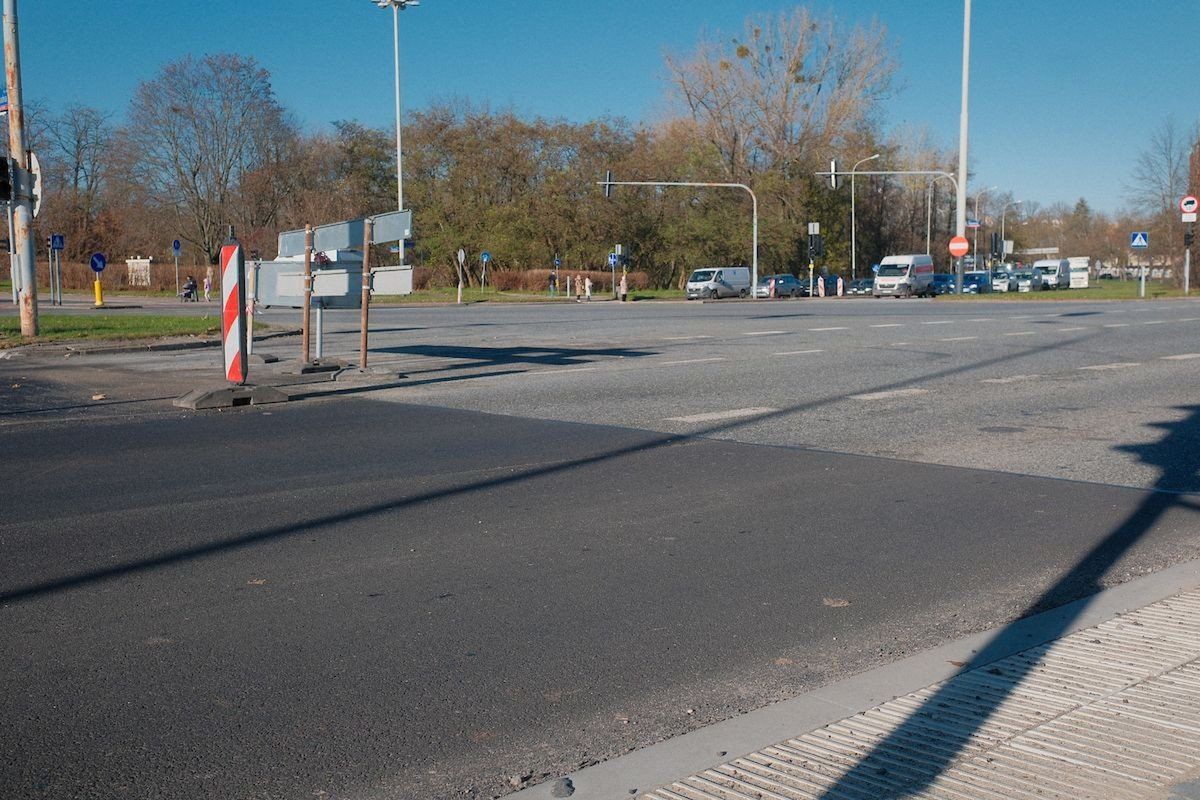 Jezdnia odcinka ul. Rzgowskiej już prawie gotowa. 