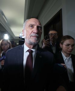 Macierewicz zapytany przez dziennikarzy. Mówił o "braku dowodów"