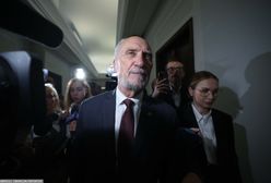 Macierewicz zapytany przez dziennikarzy. Mówił o "braku dowodów"