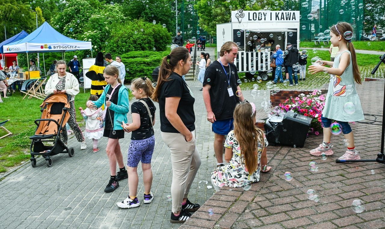 Spacer po osiedlu, wyścigi smoczych łodzi i wiele innych - tak bawili się mieszkańcy podczas święta Bartodziejów