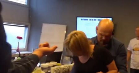 Tymczasem w biurowcu w centrum Gdańska... Internautom opadły szczęki