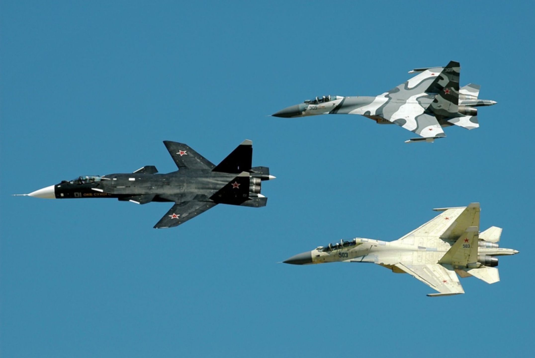 Su-47 w towarzystwie Su-27 i Su-30