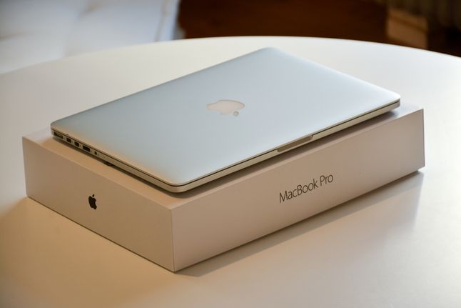 MacBook Pro poprzedniej generacji, jeszcze z bogatszą listą złączy.