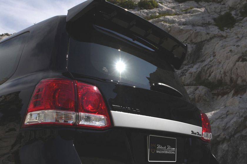 Toyota-Land-Cruiser-Black-Bison-30