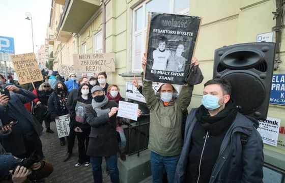 Pikieta przed redakcją „Dziennika Wschodniego” w obronie pracowników. Startuje zbiórka na wykupienie tytułu