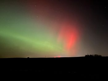 Słońce nie zawiodło! Spektakularne zorze rozświetliły nocne niebo