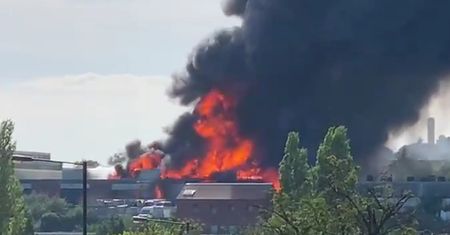 Potężne eksplozje nad miastem. "Absolutny chaos" w Wielkiej Brytanii