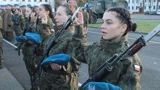Koszalin: 103 ochotników złożyło przysięgę na placu apelowym 8. Pułku Przeciwlotniczego