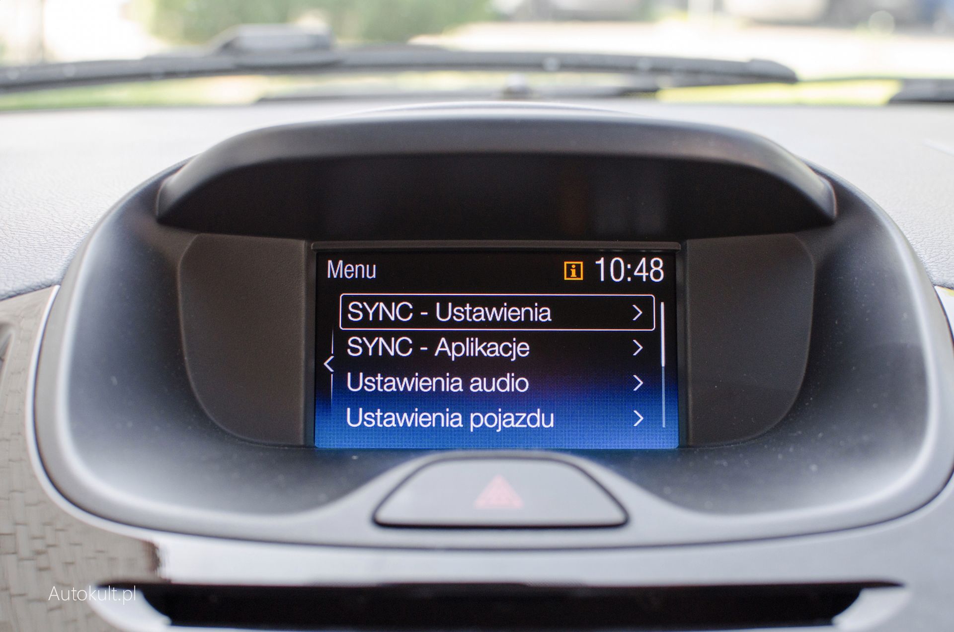 Ten system znamy z poprzedniej Fiesty. Kolorowy ekran, łatwa obsługa - więcej nie wymagajmy w aucie budżetowym.