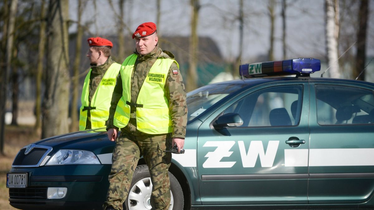 reporter7_baza
11.03.2014 Lask Wizyta prezydenta Bronislawa Komorowskiego w 32. Bazie Lotnictwa Taktycznego w Lasku   Fot. Piotr Kamionka/REPORTER
Piotr Kamionka/REPORTER