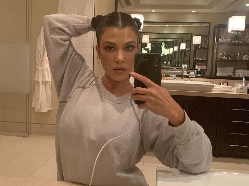 Piękna skóra i odprężone ciało? Kourtney Kardashian podaje triki na domowe SPA