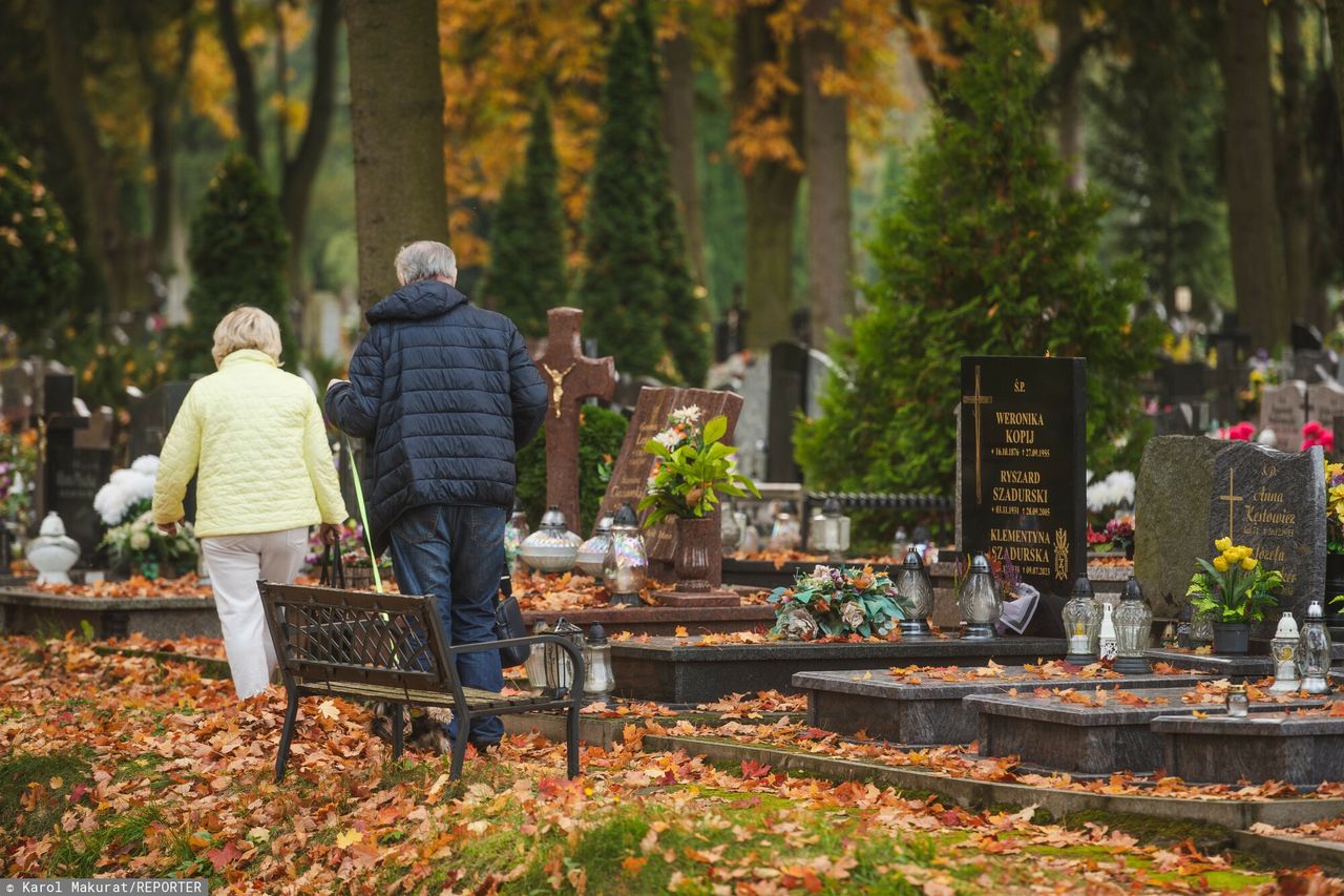 "Unikamy spotykania się ze śmiercią". Ekspertka o żałobie