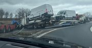 Legnica: Uwaga kierowcy - zderzenie trzech samochodów na A4. Na węźle Krzywa utrudnienia w ruchu będą występować do późnego popołudnia