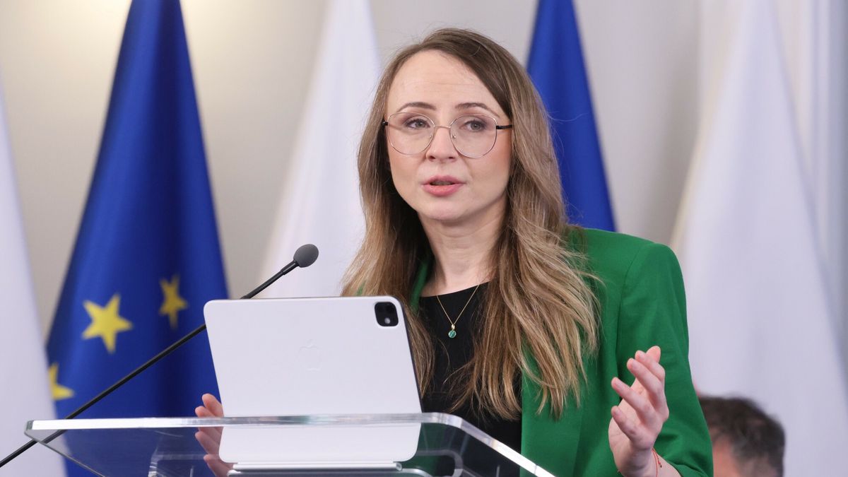 Ministra rodziny, pracy i polityki społecznej Agnieszka Dziemianowicz-Bąk