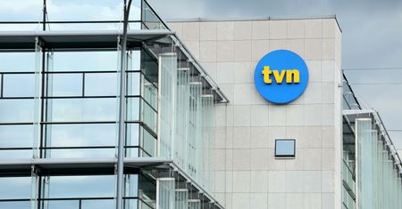 "Szkło kontaktowe" na TVN24 przerwane. Alarm na antenie