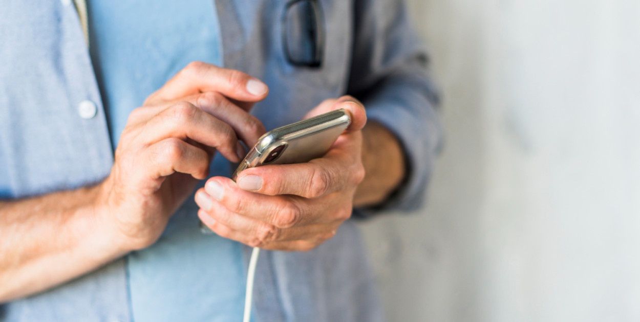 Telefon ważniejszy niż portfel? Wyniki badania nie pozostawiają złudzeń